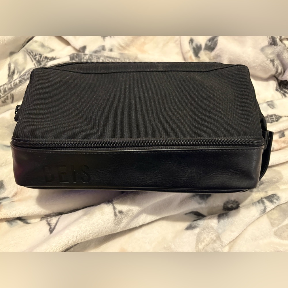 Beis The Dopp Kit in Black 

USED ONE TIME
